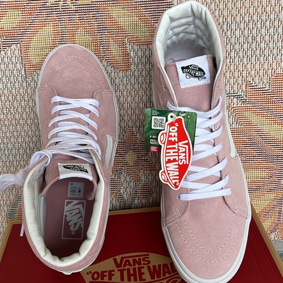 Vans Men’s Sk8-Hi
Pig Suede Zephyr
VN0A4EVT2PT
Sneakers - Picture 13 of 16